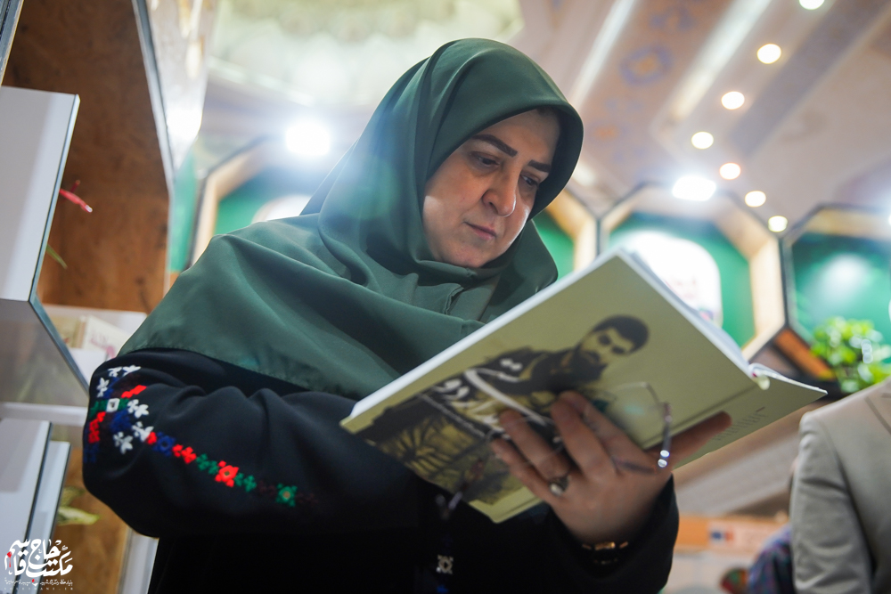 گزارش تصویری | غرفه مکتب حاج قاسم در چهارمین روز سیوششمین نمایشگاه کتاب تهران(1)