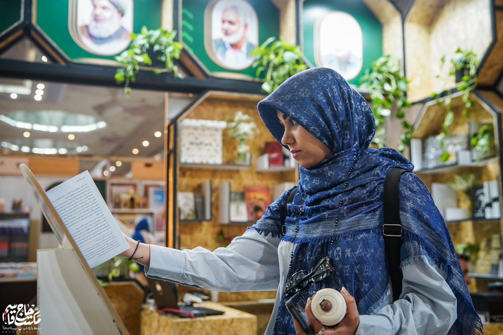 گزارش تصویری | غرفه مکتب حاج قاسم در چهارمین روز سیوششمین نمایشگاه کتاب تهران(1)
