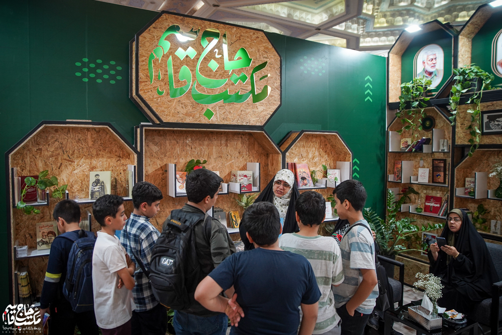 گزارش تصویری | غرفه مکتب حاج قاسم در چهارمین روز سیوششمین نمایشگاه کتاب تهران(1)