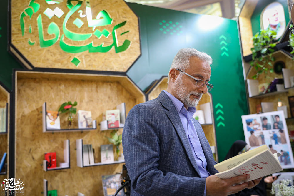 گزارش تصویری | غرفه مکتب حاج قاسم در چهارمین روز سیوششمین نمایشگاه کتاب تهران(2)