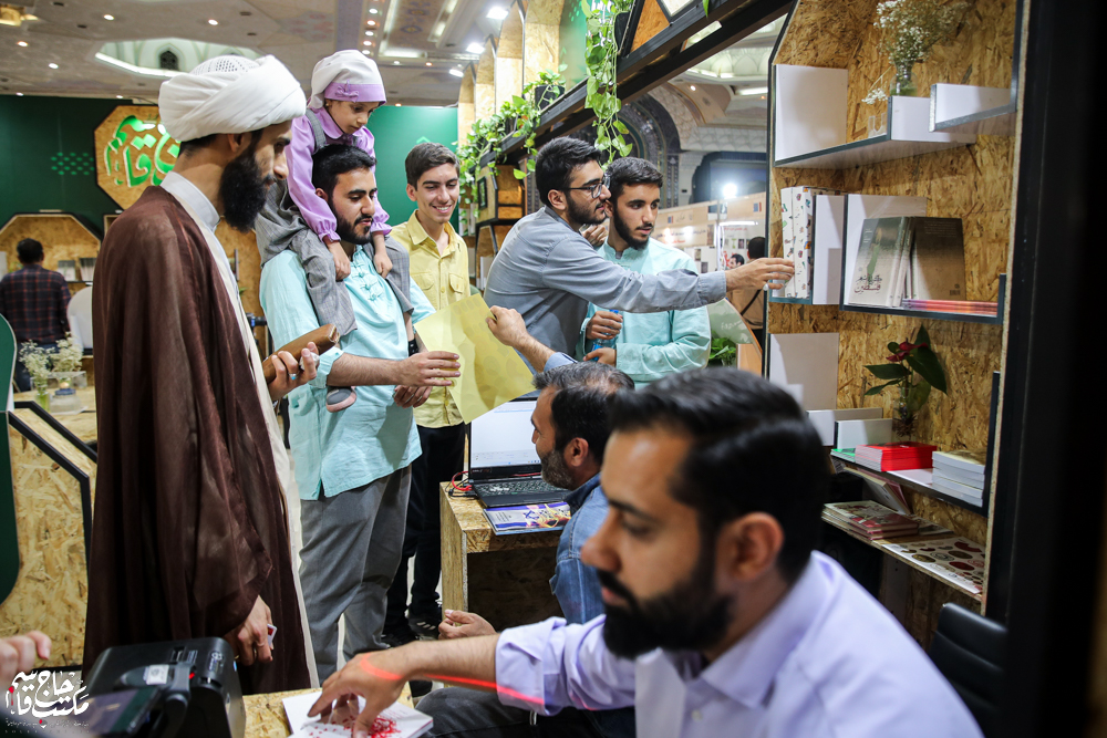 گزارش تصویری | غرفه مکتب حاج قاسم در آخرین روز سیوششمین نمایشگاه کتاب تهران(2)