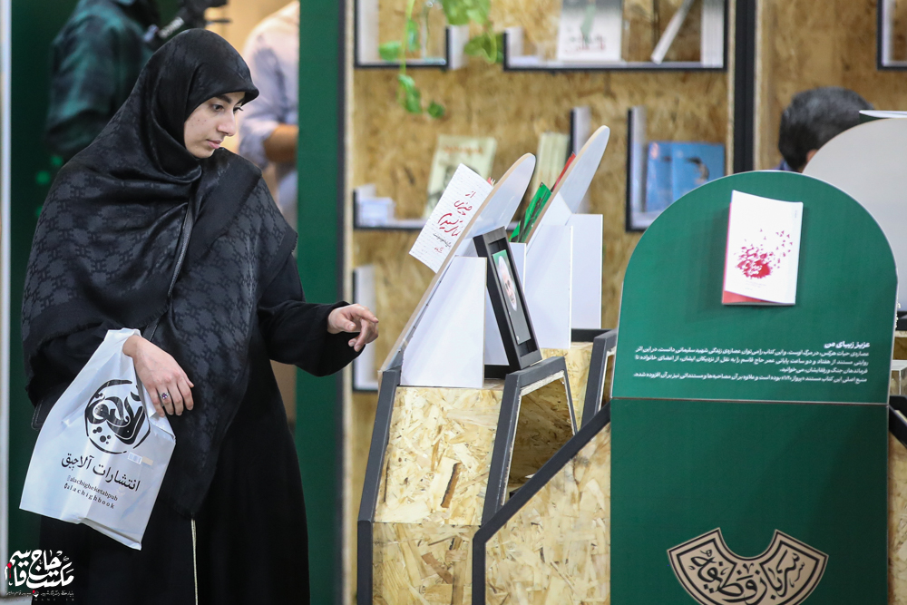 گزارش تصویری | غرفه مکتب حاج قاسم در آخرین روز سیوششمین نمایشگاه کتاب تهران(2)