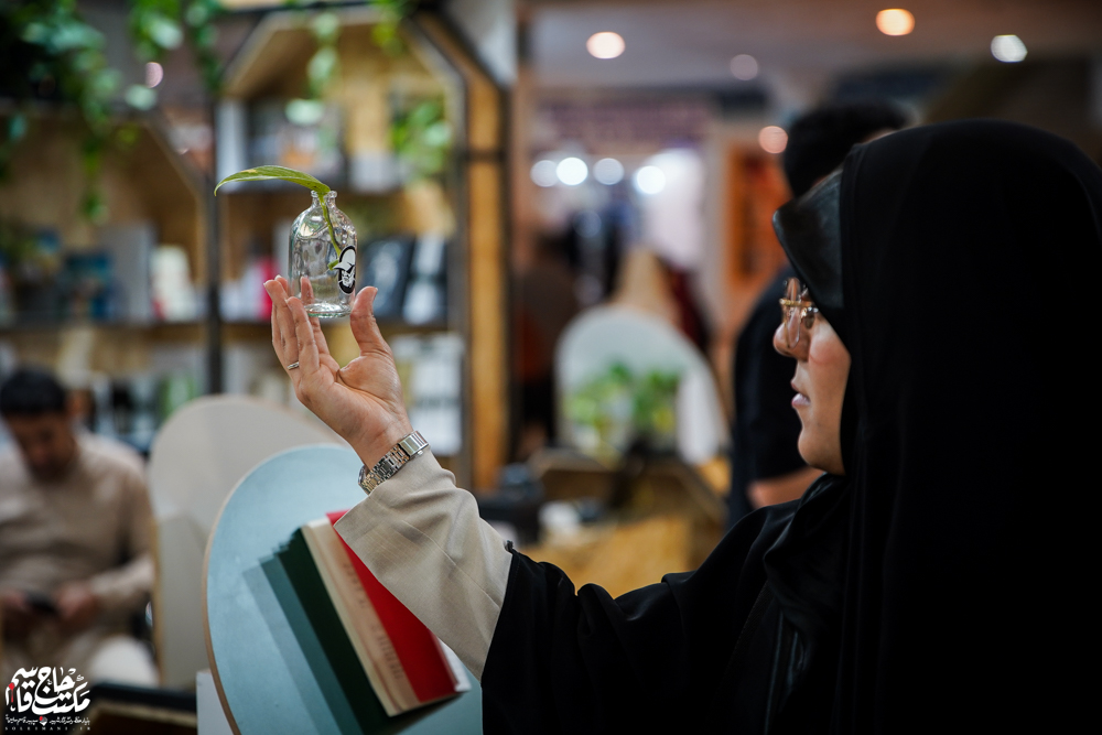 گزارش تصویری | غرفه مکتب حاج قاسم در نهمین روز سیوششمین نمایشگاه کتاب تهران(1)