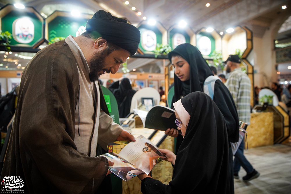 گزارش تصویری | غرفه مکتب حاج قاسم در نهمین روز سیوششمین نمایشگاه کتاب تهران(1)
