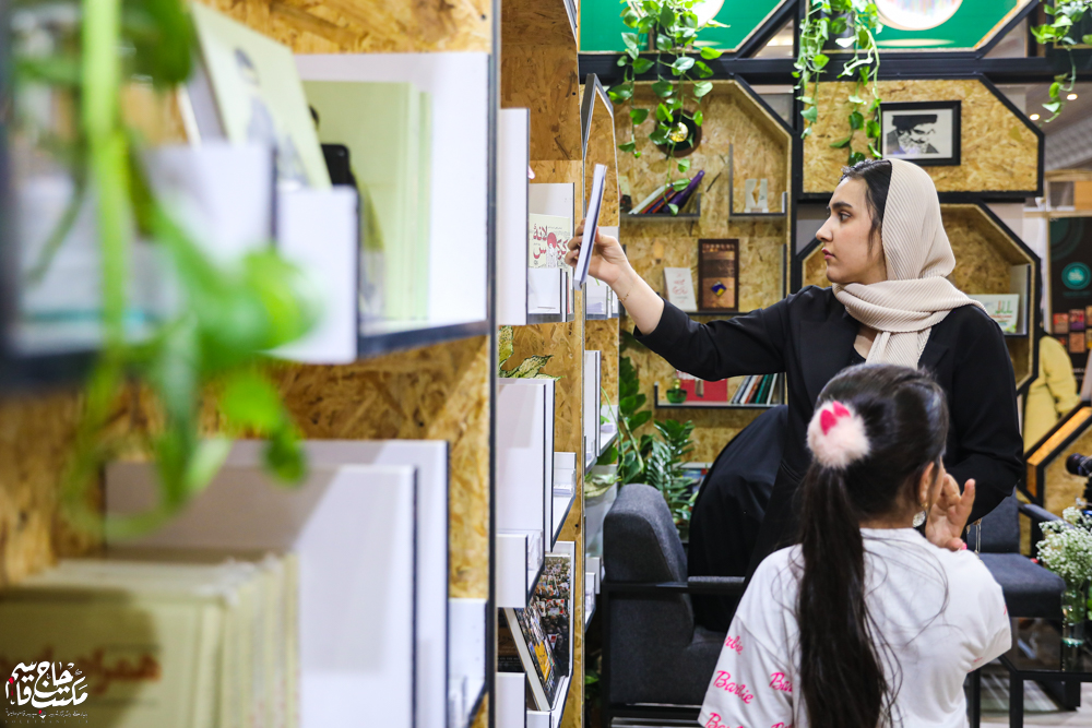 گزارش تصویری | غرفه مکتب حاج قاسم در سومین روز سیوششمین نمایشگاه کتاب تهران(2)