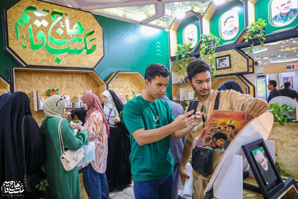 گزارش تصویری | غرفه مکتب حاج قاسم در سومین روز سیوششمین نمایشگاه کتاب تهران(2)