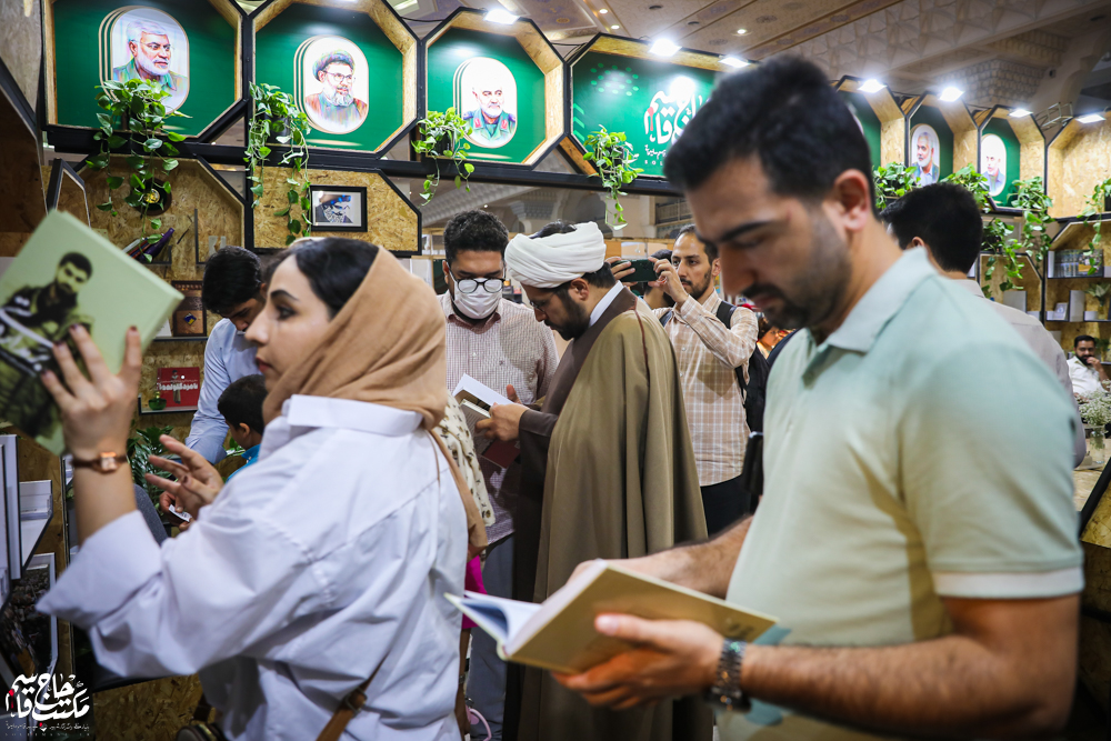 گزارش تصویری | غرفه مکتب حاج قاسم در سومین روز سیوششمین نمایشگاه کتاب تهران(2)