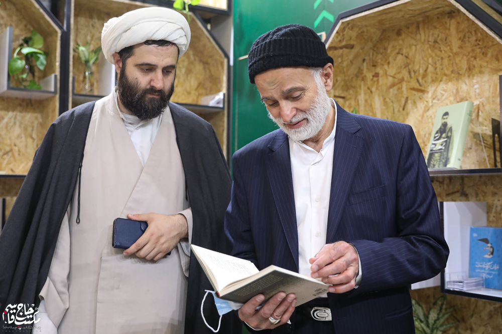 گزارش تصویری | غرفه مکتب حاج قاسم در سومین روز سیوششمین نمایشگاه کتاب تهران(2)