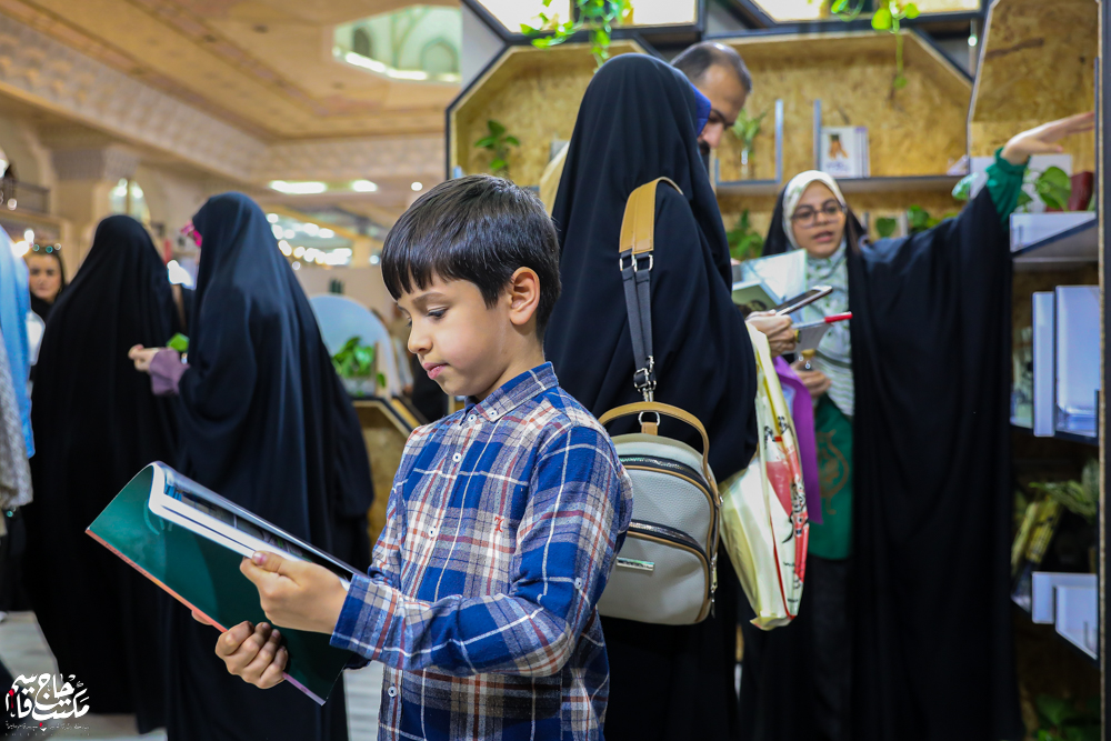 گزارش تصویری | غرفه مکتب حاج قاسم در سومین روز سیوششمین نمایشگاه کتاب تهران(2)