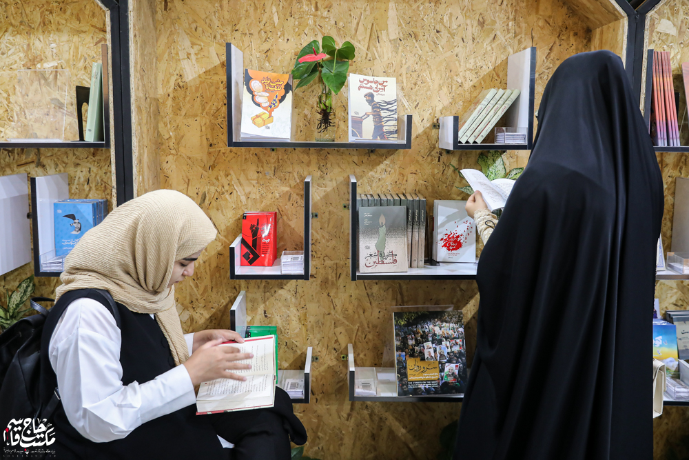 گزارش تصویری | غرفه مکتب حاج قاسم در هشتمین روز سیوششمین نمایشگاه کتاب تهران(2)