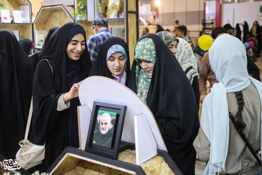 گزارش تصویری | غرفه مکتب حاج قاسم در هشتمین روز سیوششمین نمایشگاه کتاب تهران(2)
