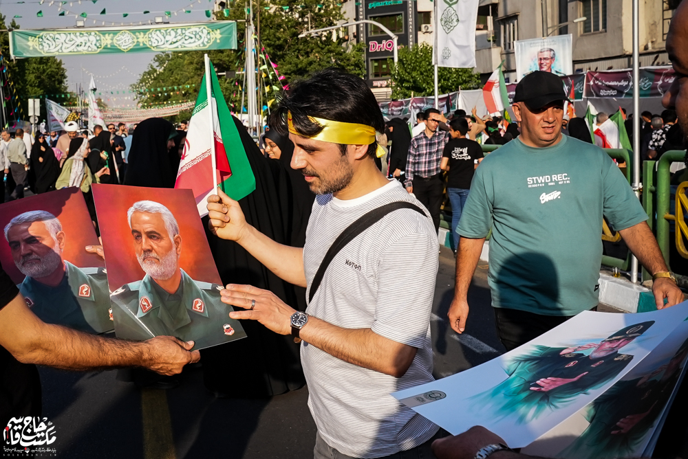 گزارش تصویری | راهپیمایی بزرگ عید غدیر با تصاویری از شهید حاج قاسم سلیمانی (1)