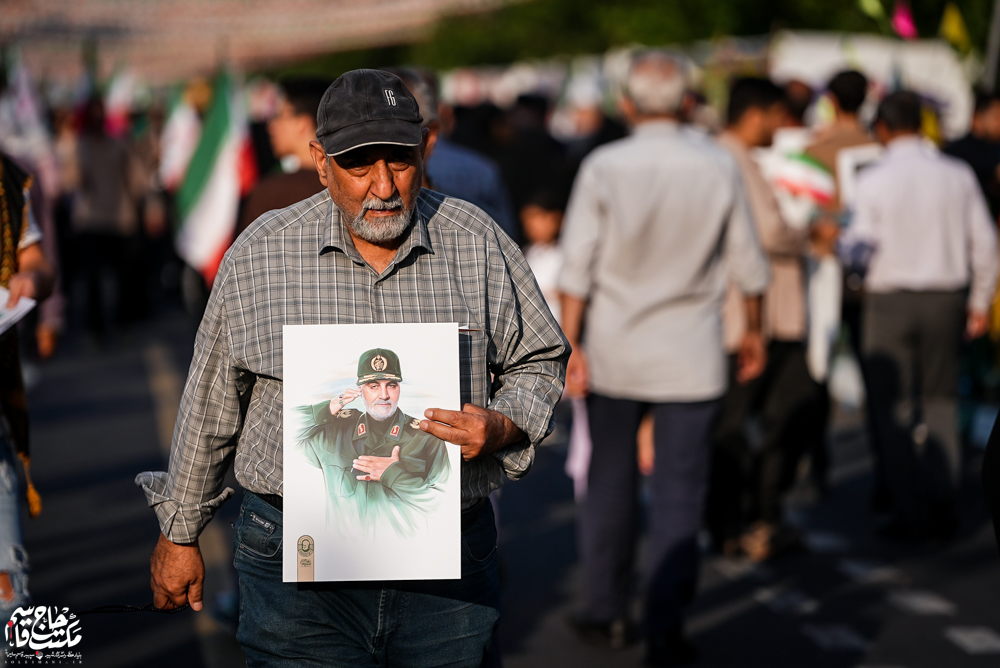 گزارش تصویری | راهپیمایی بزرگ عید غدیر با تصاویری از شهید حاج قاسم سلیمانی (1)