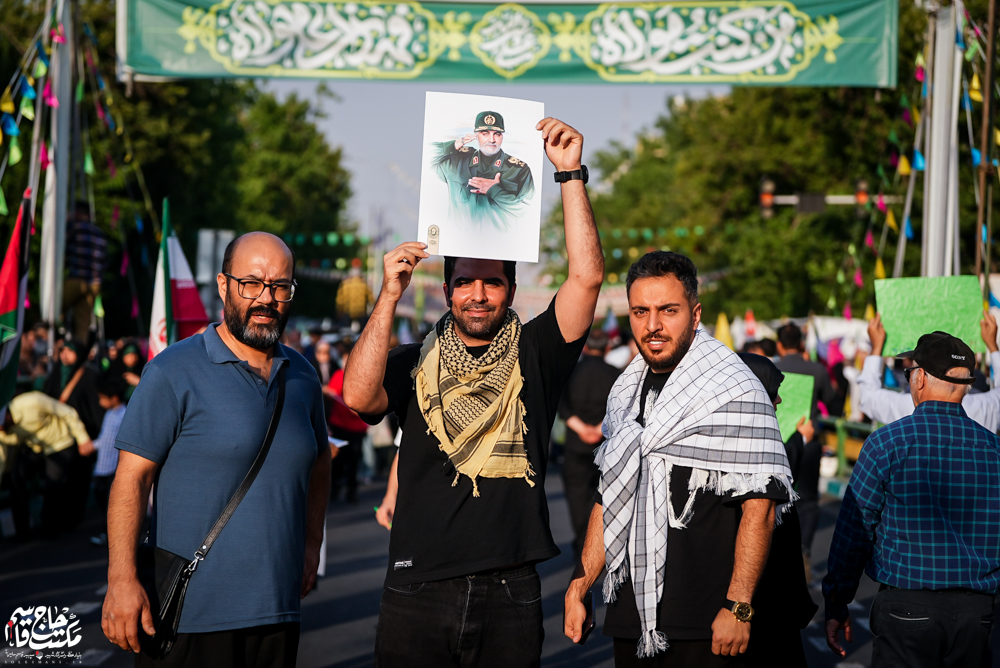گزارش تصویری | راهپیمایی بزرگ عید غدیر با تصاویری از شهید حاج قاسم سلیمانی (1)