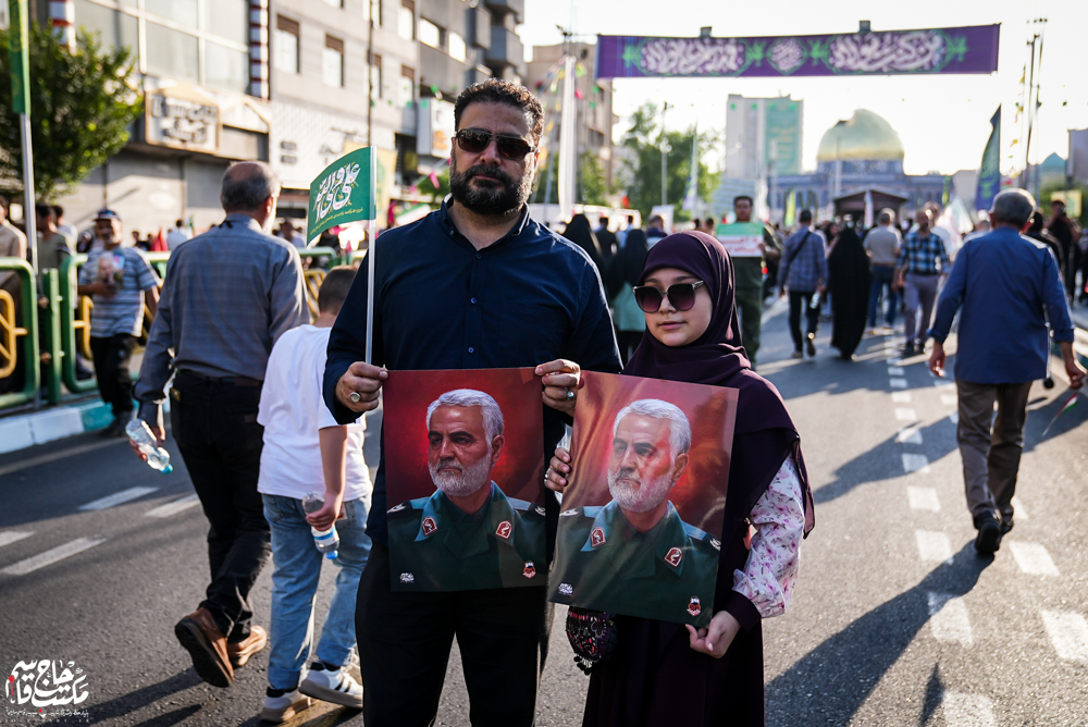 گزارش تصویری | راهپیمایی بزرگ عید غدیر با تصاویری از شهید حاج قاسم سلیمانی (1)