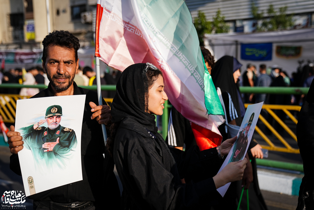گزارش تصویری | راهپیمایی بزرگ عید غدیر با تصاویری از شهید حاج قاسم سلیمانی (1)