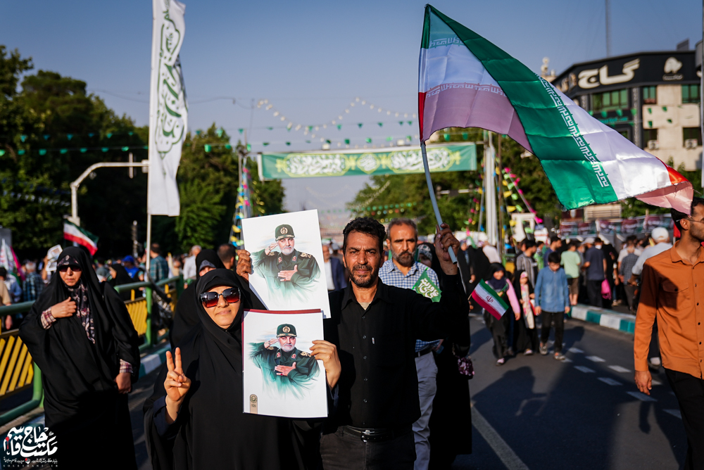 گزارش تصویری | راهپیمایی بزرگ عید غدیر با تصاویری از شهید حاج قاسم سلیمانی (1)