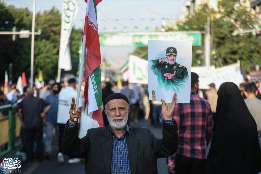 گزارش تصویری | راهپیمایی بزرگ عید غدیر با تصاویری از شهید حاج قاسم سلیمانی (2)