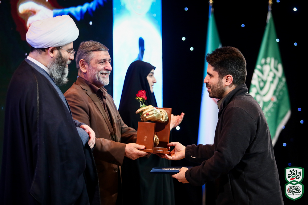 گزارش تصویری | آئین تجلیل از هنرمندان و اهالی هنر و رسانه در مراسم «یاران حبیب»