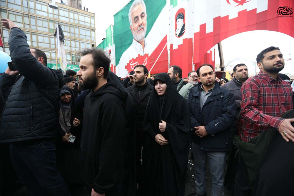 گزارش تصویری | حال و هوای غرفه بنیاد مکتب حاج قاسم در راهپیمایی ۲۲ بهمن (2)