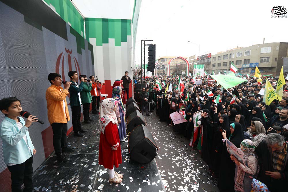 گزارش تصویری | حال و هوای غرفه بنیاد مکتب حاج قاسم در راهپیمایی ۲۲ بهمن (2)