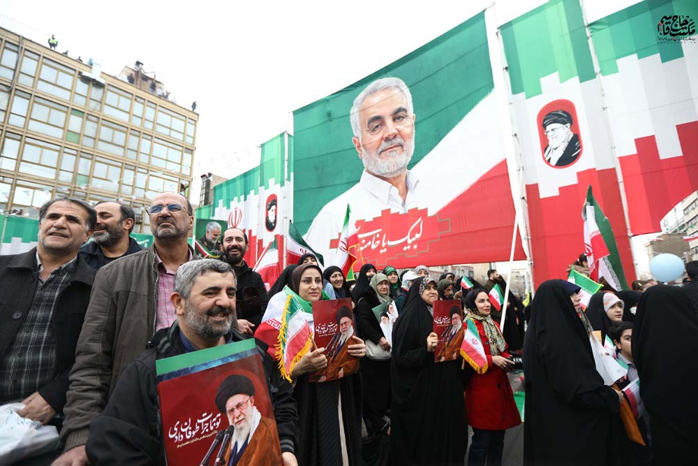 گزارش تصویری | حال و هوای غرفه بنیاد مکتب حاج قاسم در راهپیمایی ۲۲ بهمن (2)