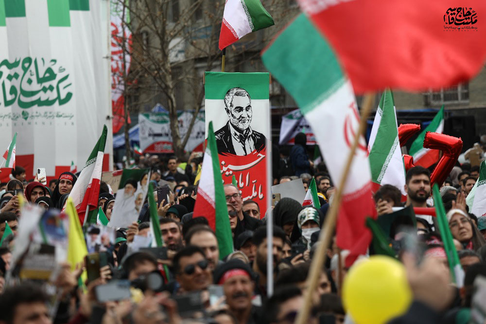 گزارش تصویری | حال و هوای غرفه بنیاد مکتب حاج قاسم در راهپیمایی ۲۲ بهمن