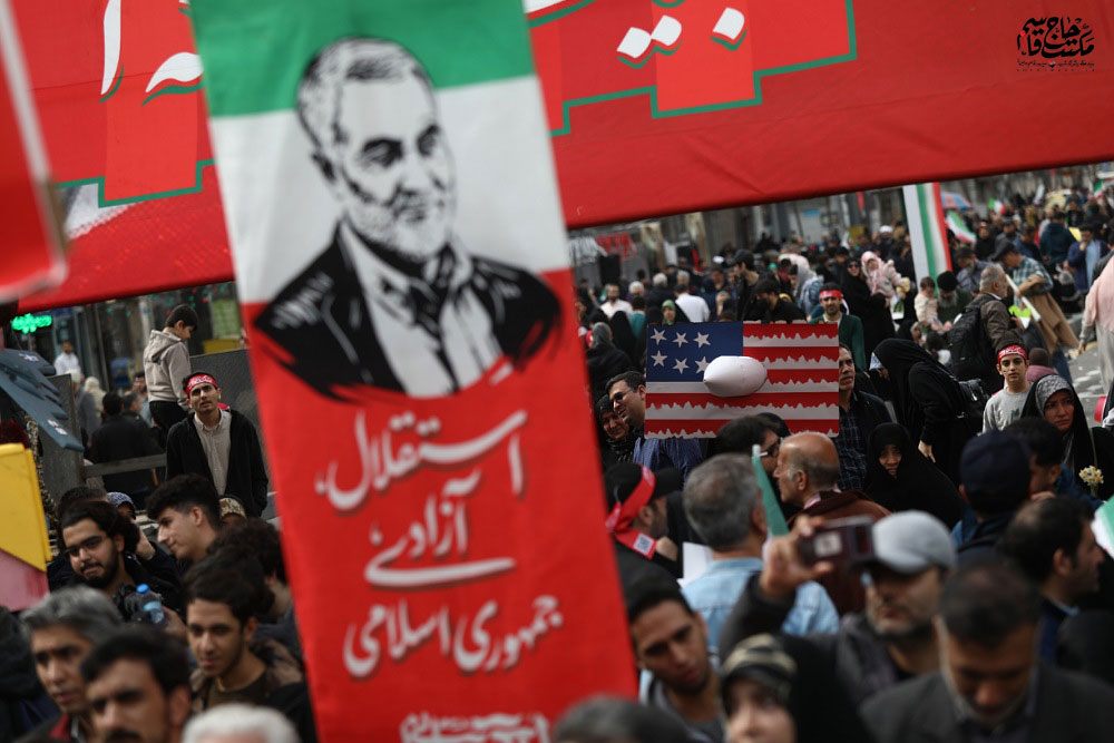 گزارش تصویری | حال و هوای غرفه بنیاد مکتب حاج قاسم در راهپیمایی ۲۲ بهمن