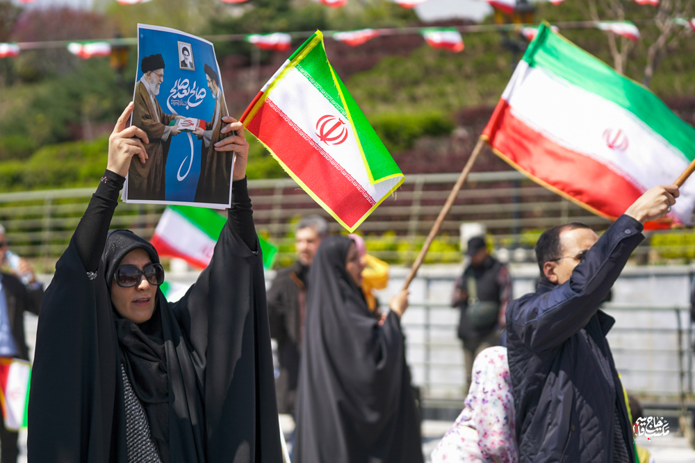 گزارش تصویری | آیین اهتزاز پرچم مقدس ایران