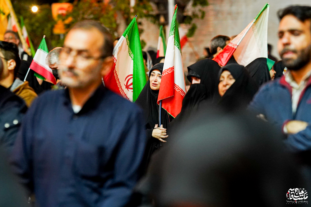 گزارش تصویری | تجمع شبانگاهی مردم عزادار رهبر شهید در خیابان کشور دوست