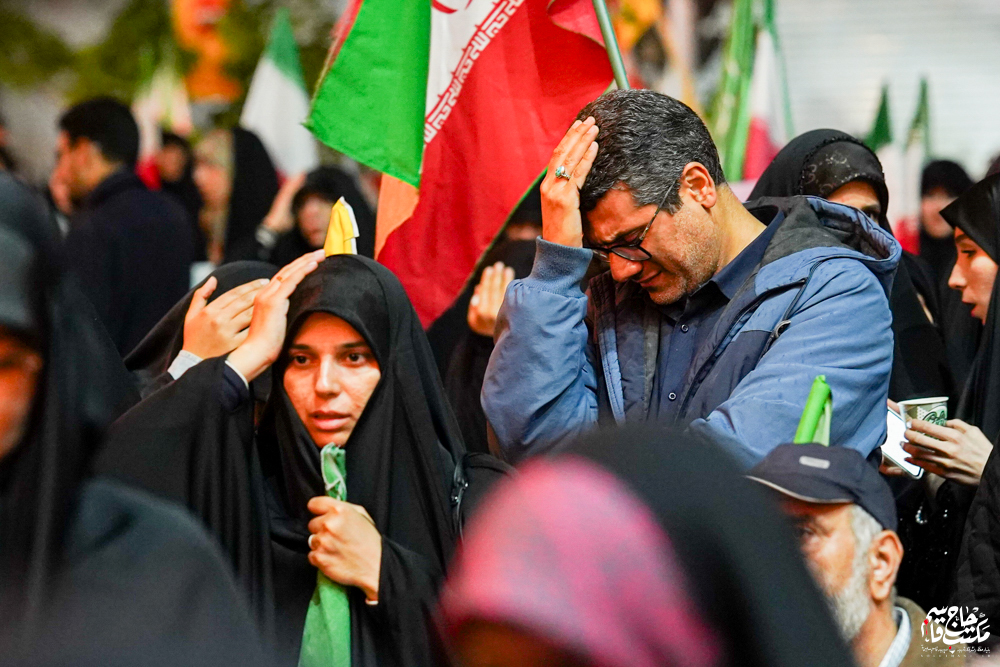 گزارش تصویری | تجمع شبانگاهی مردم عزادار رهبر شهید در خیابان کشور دوست